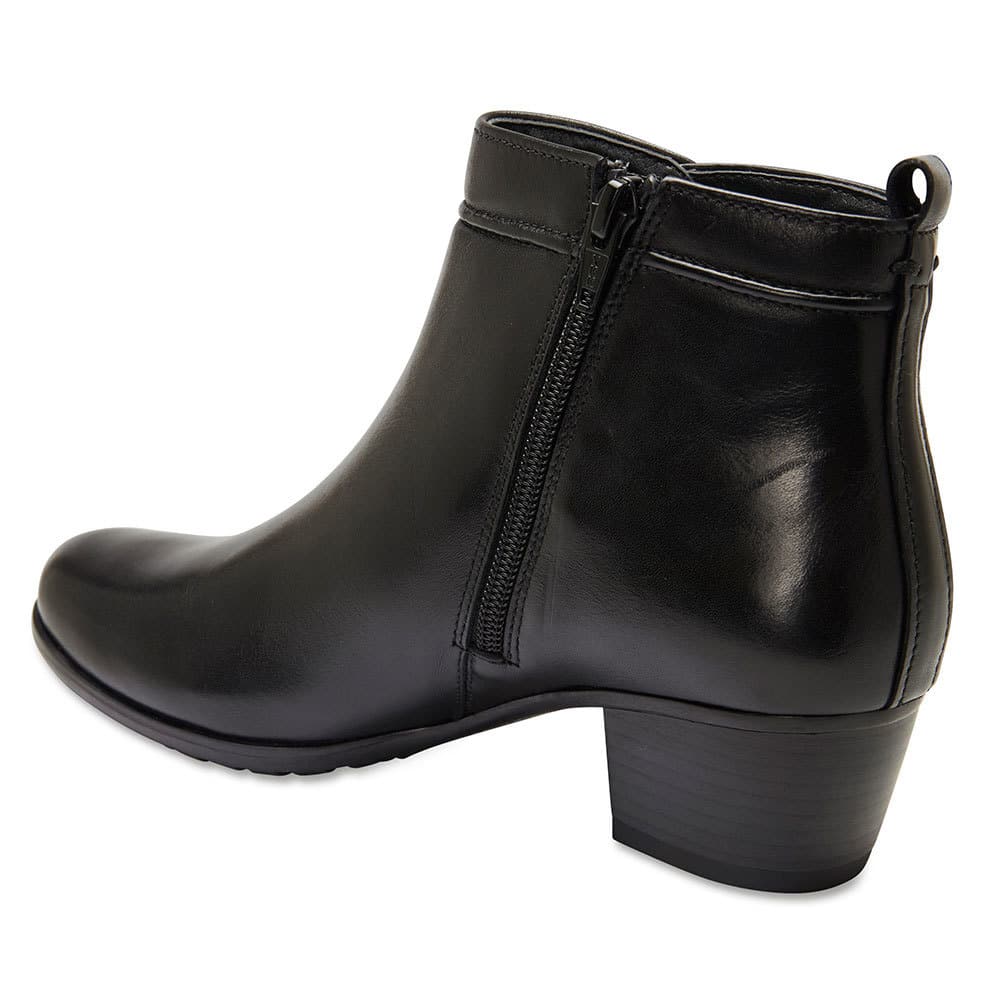 Boston Boot in Black Leather