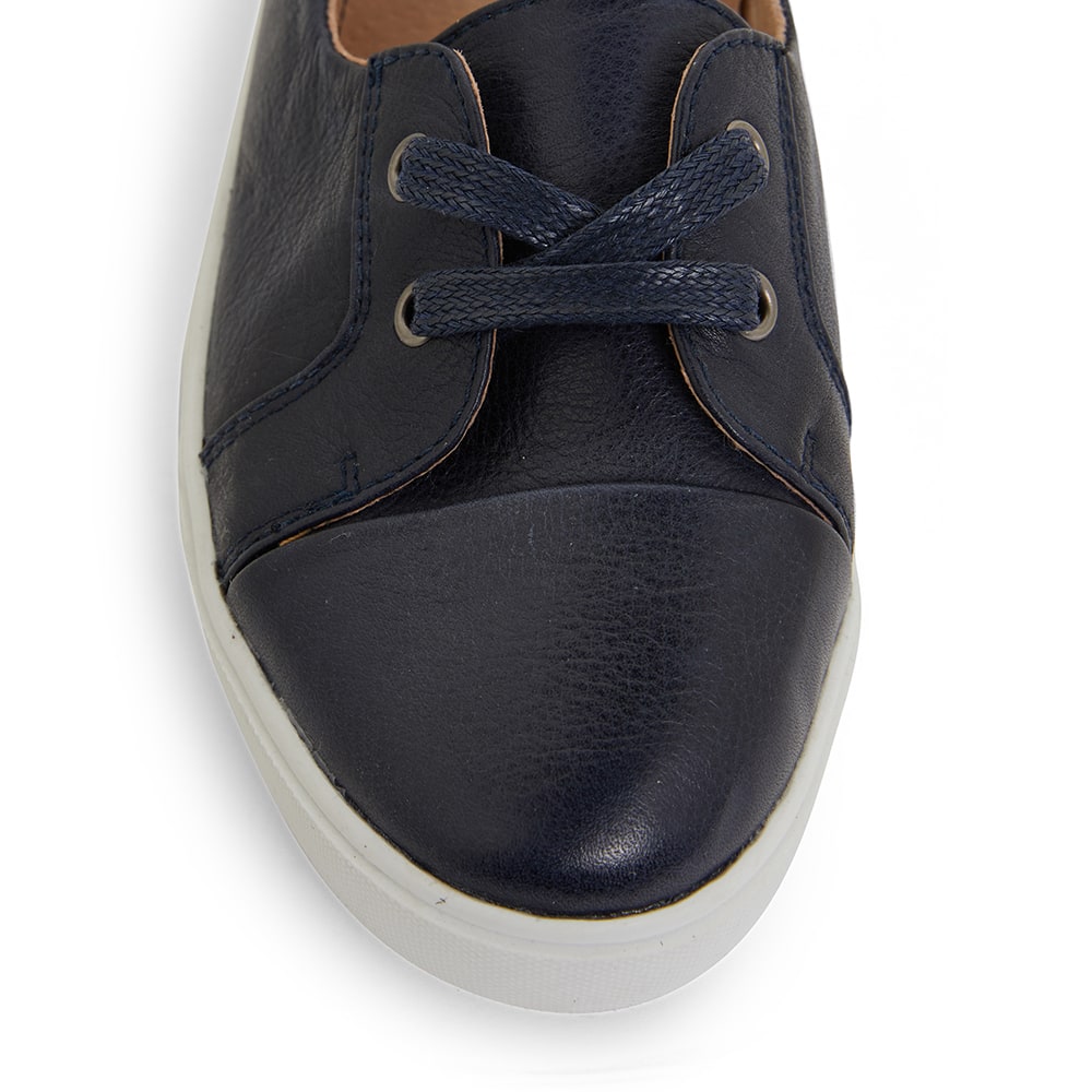 Vectra Sneaker in Navy Leather