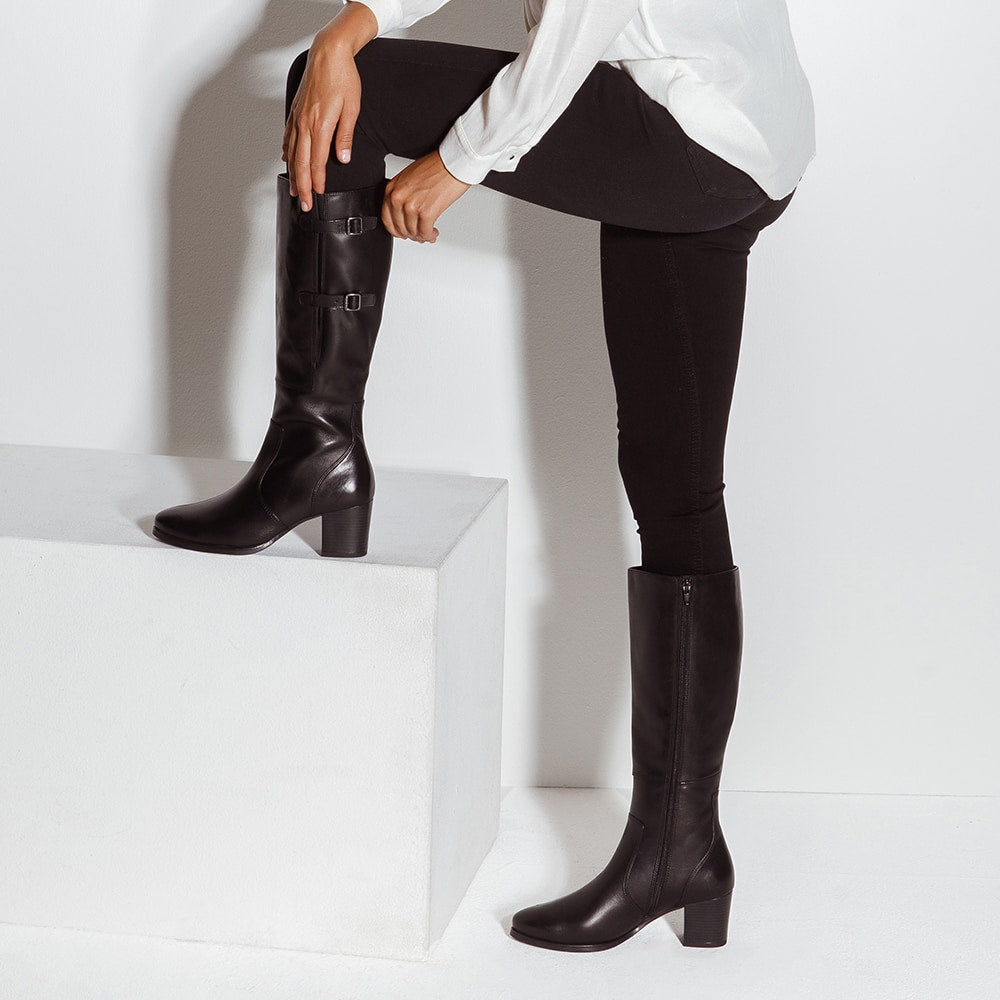 Dictate Boot in Black Leather