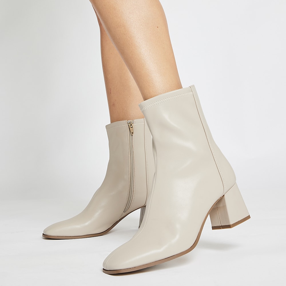 Hampton Boot in Nude Stretch