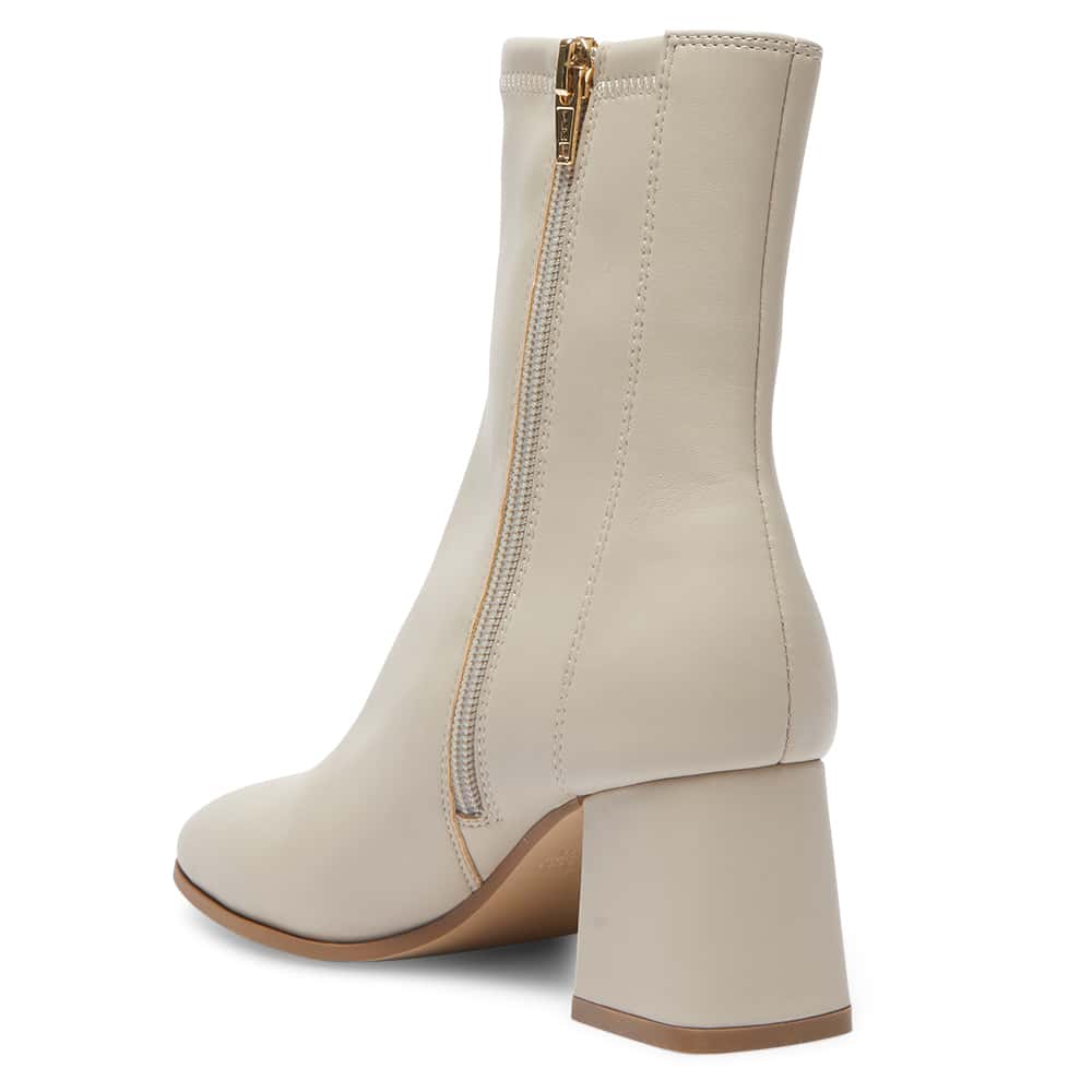 Hampton Boot in Nude Stretch