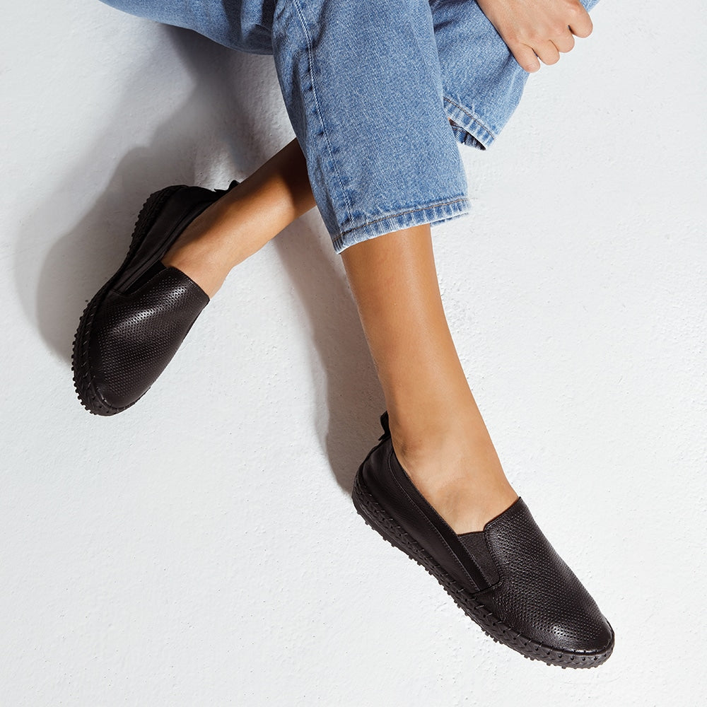 Riva Sneaker in Black On Black Leather