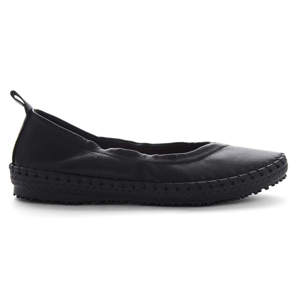 Rosalia Flat in Black Leather