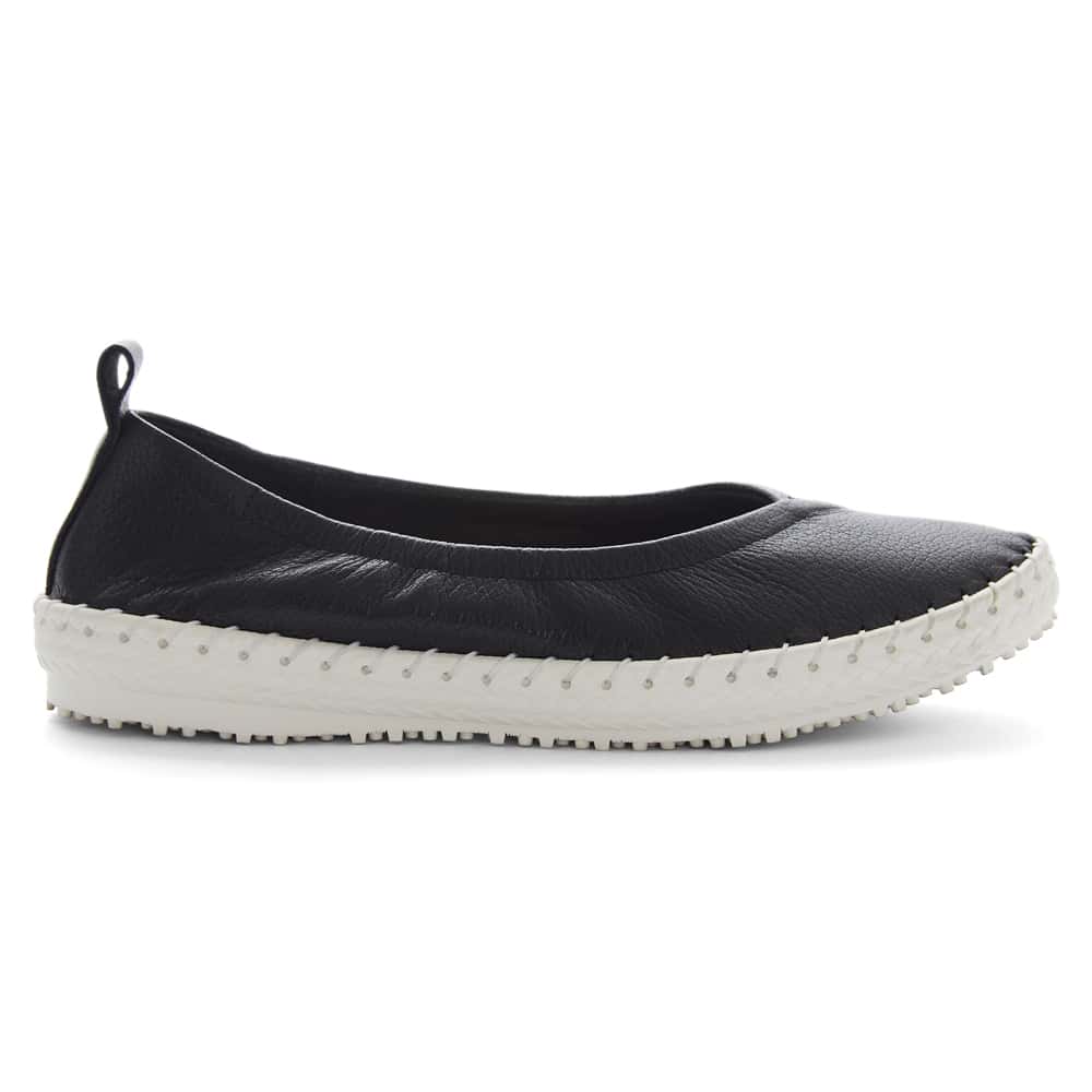 Rosalia Flat in Black Leather