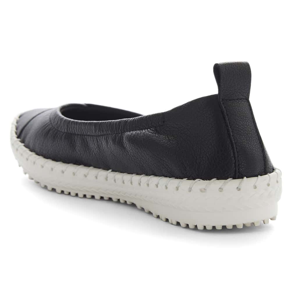 Rosalia Flat in Black Leather
