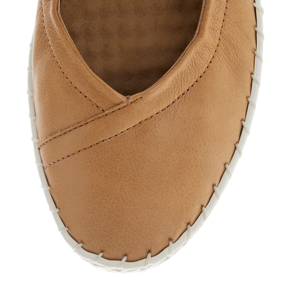 Rosalia Flat in Tan Leather