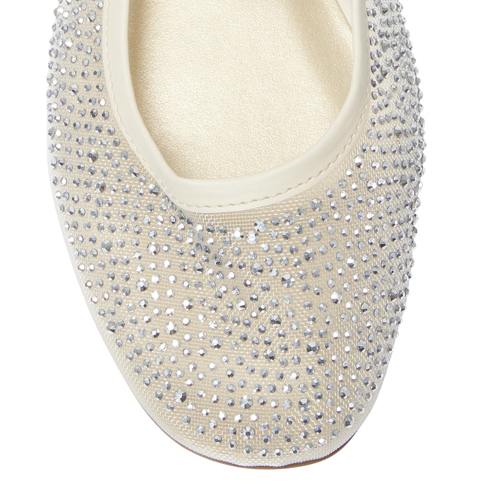 Topaz Flat in Ivory Smooth