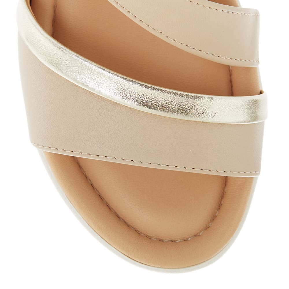 Avery Wedge in Blush Glove/platinum Leather