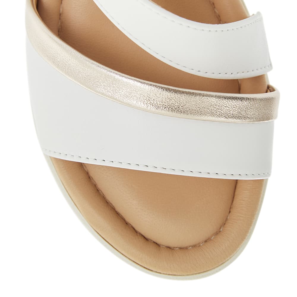 Avery Wedge in White Glove/pewter Leather