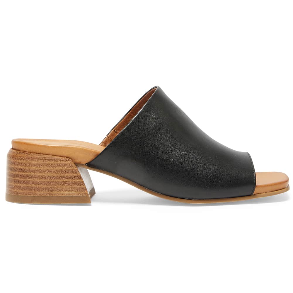 Carmen Heel in Black Leather