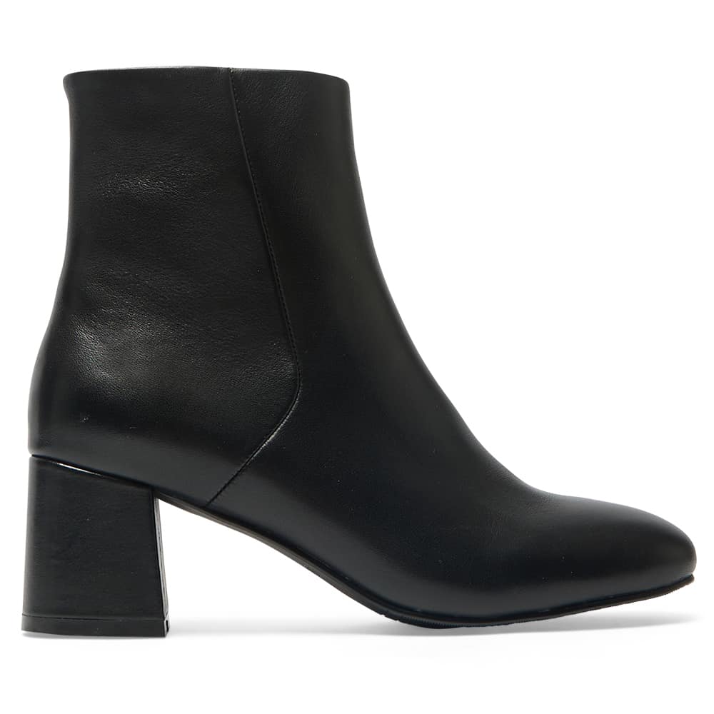 Dakota Boot in Black Leather