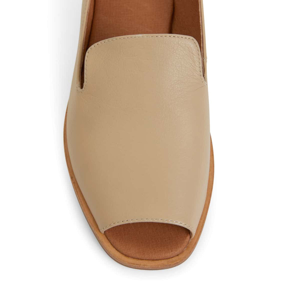 Delaney Sandal in Neutral Leather