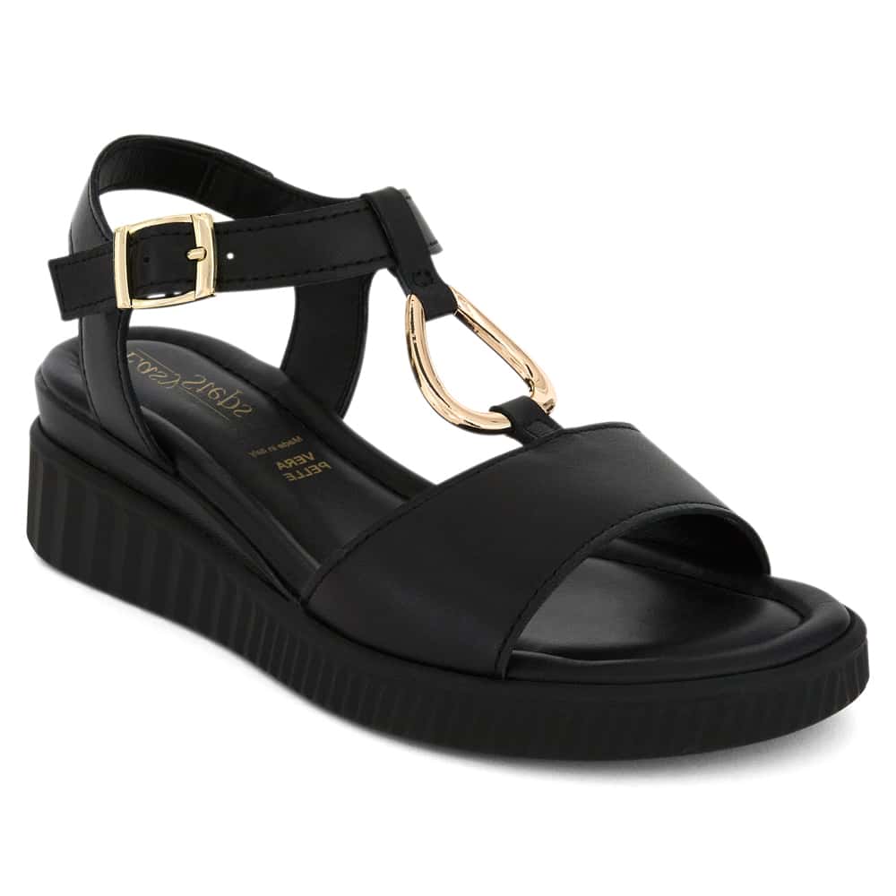 Fasinate Wedge in Black On Black Leather