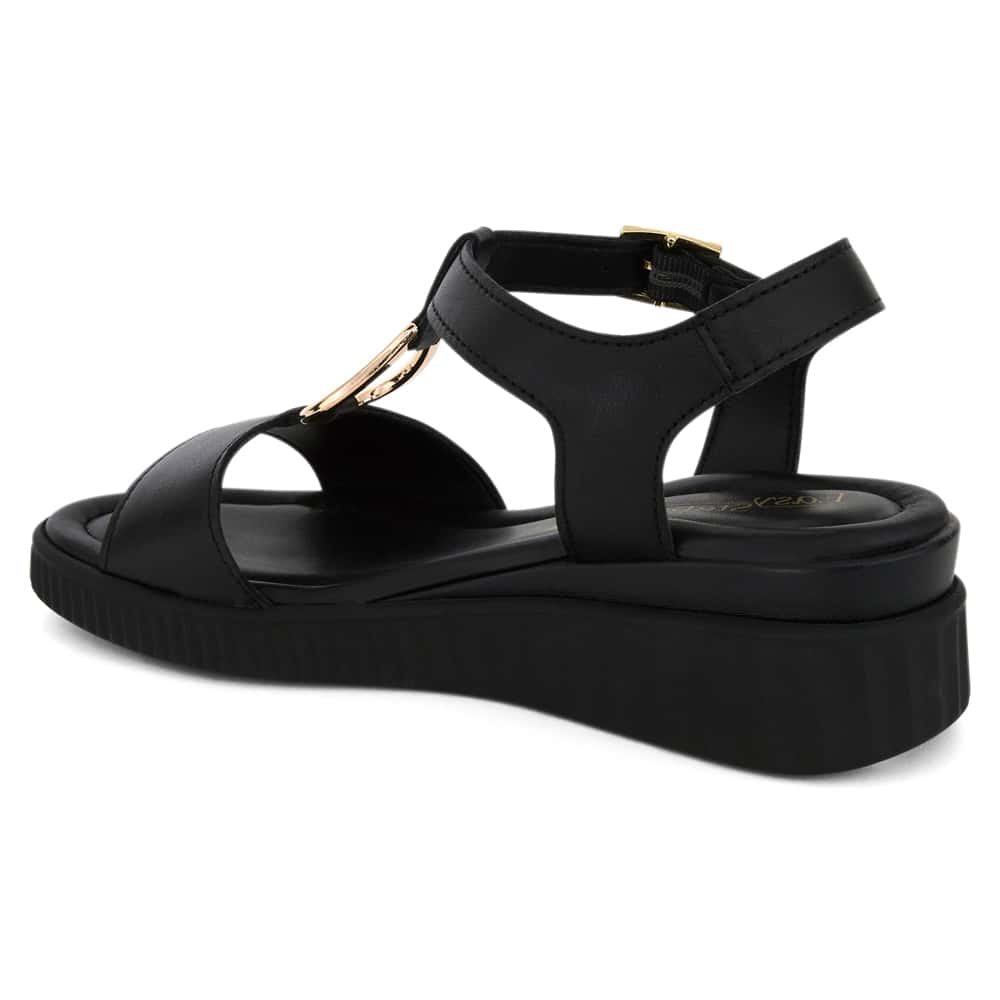 Fasinate Wedge in Black On Black Leather