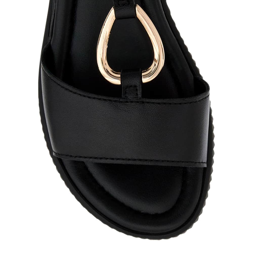 Fasinate Wedge in Black On Black Leather