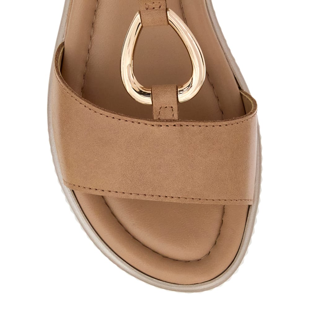 Fasinate Wedge in Camel Leather