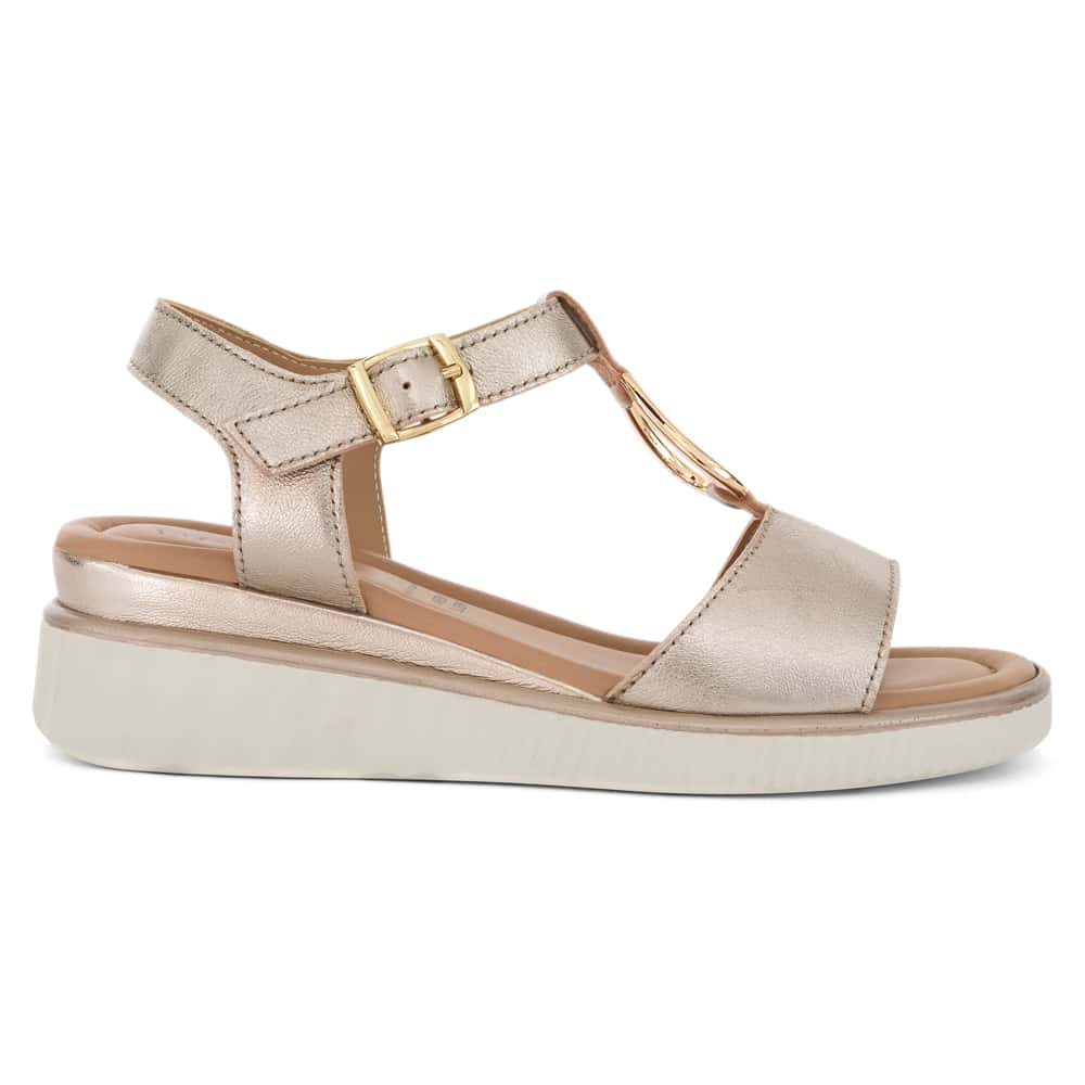 Fasinate Wedge in Champagne Metallic Leather