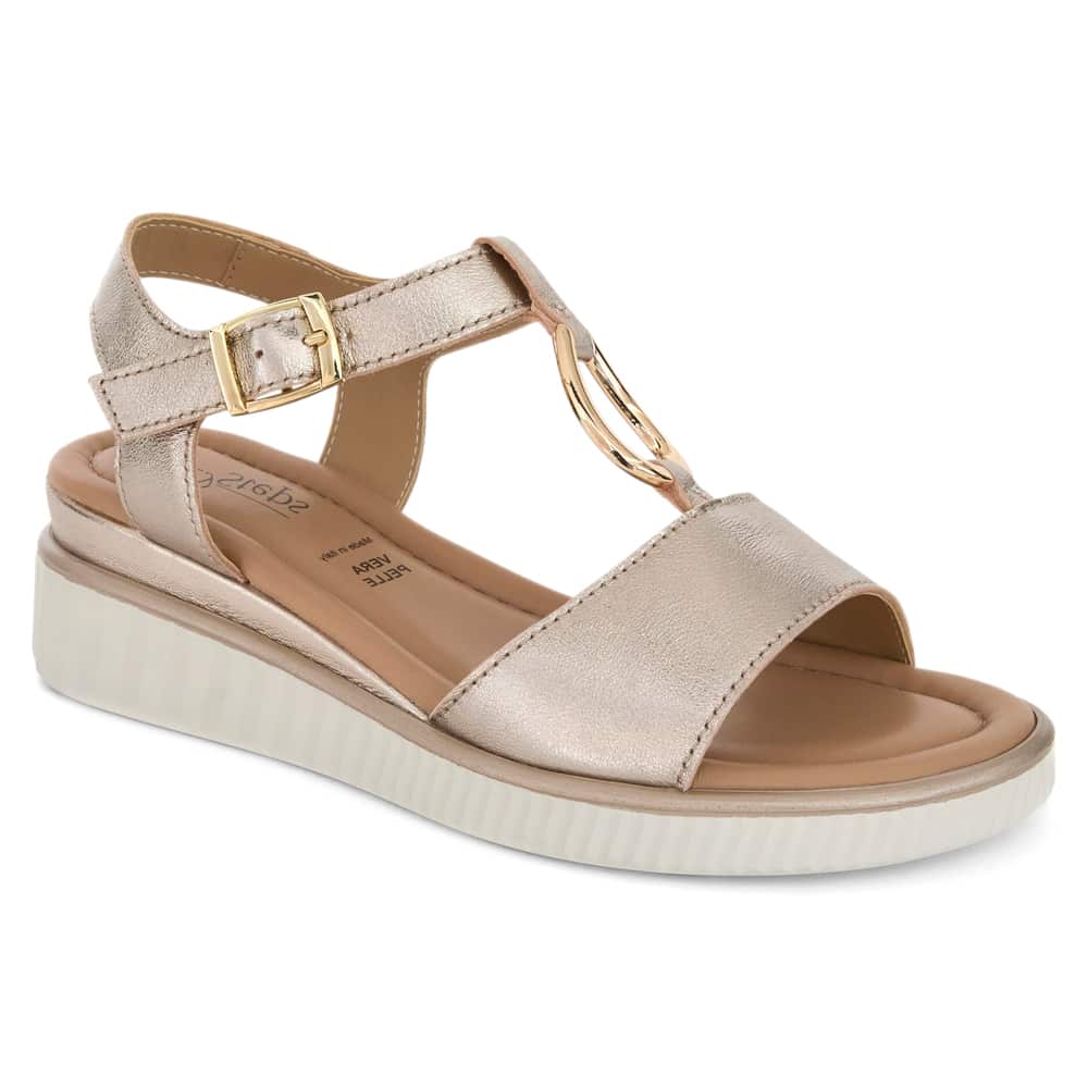 Fasinate Wedge in Champagne Metallic Leather
