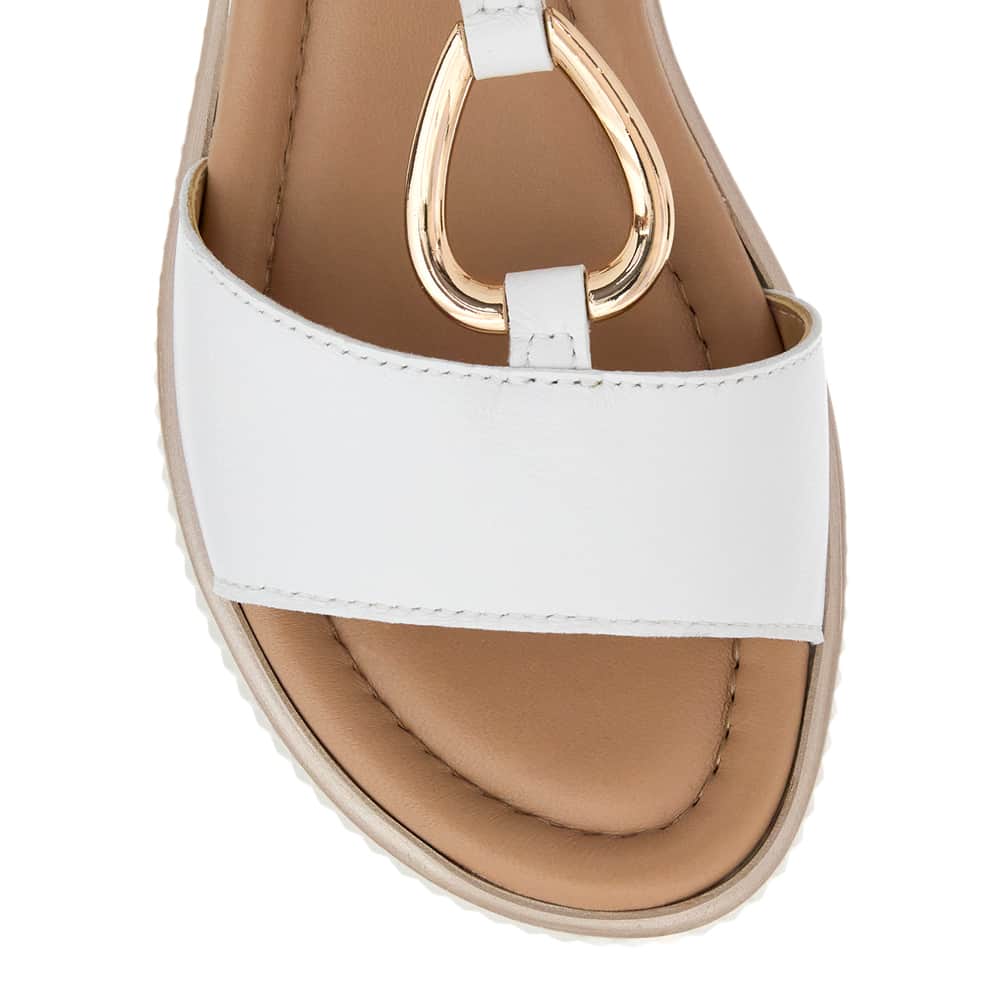Fasinate Wedge in White Leather