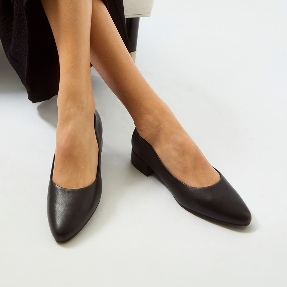 Janine Pumps in Black Leather