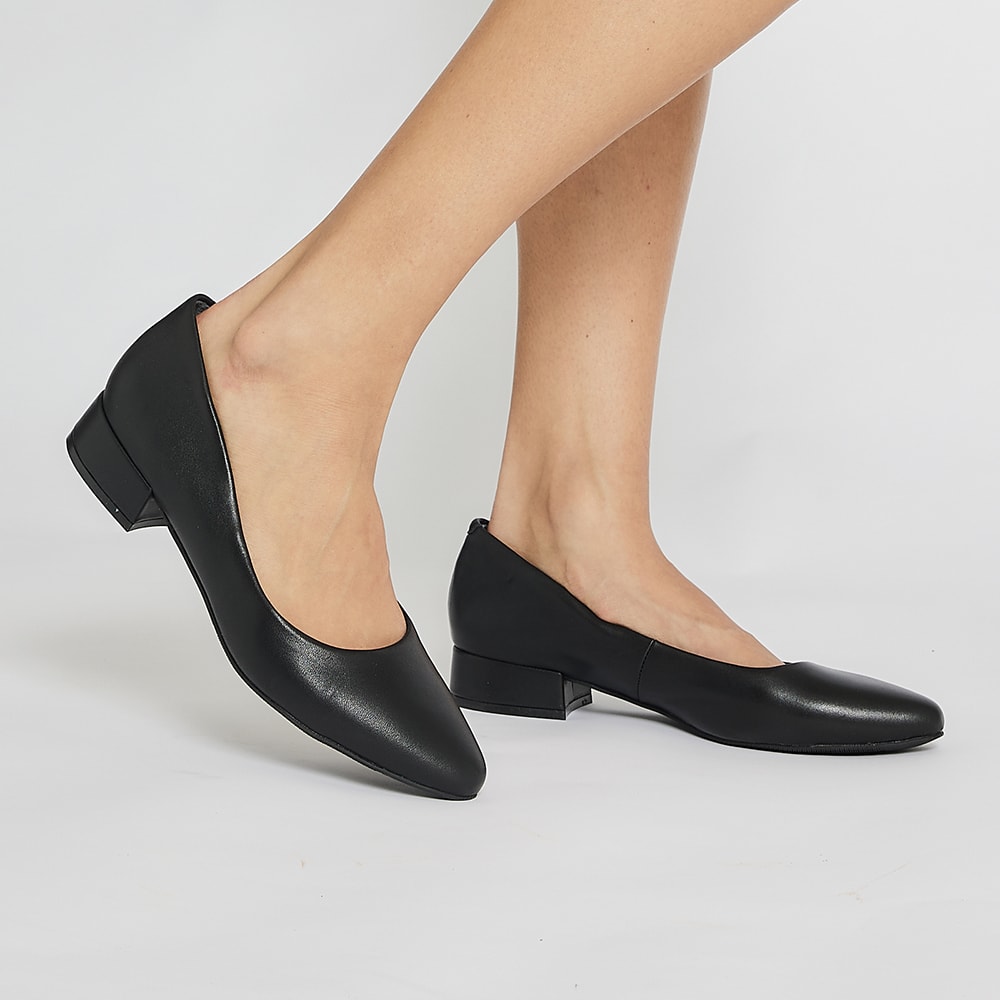 Janine Pumps in Black Leather