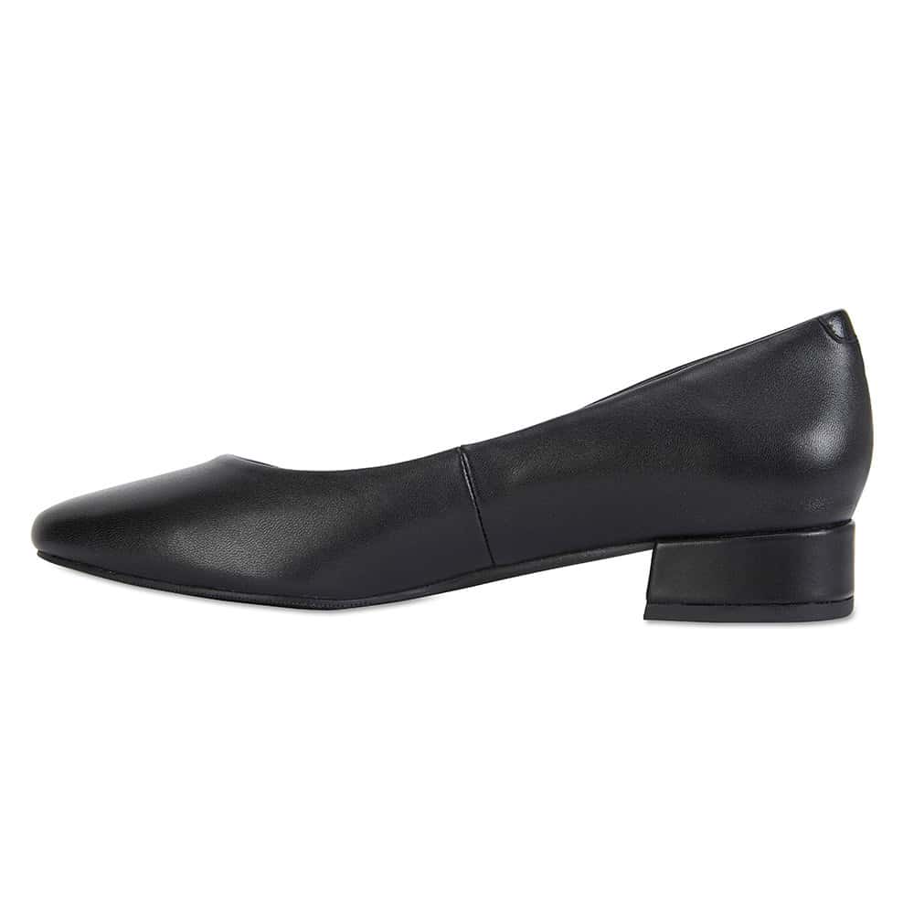 Janine Pumps in Black Leather
