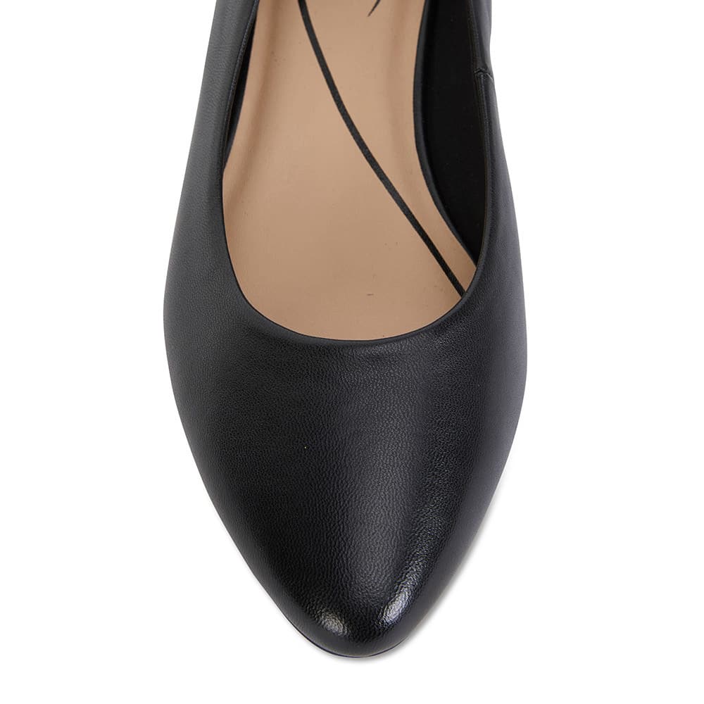 Janine Pumps in Black Leather