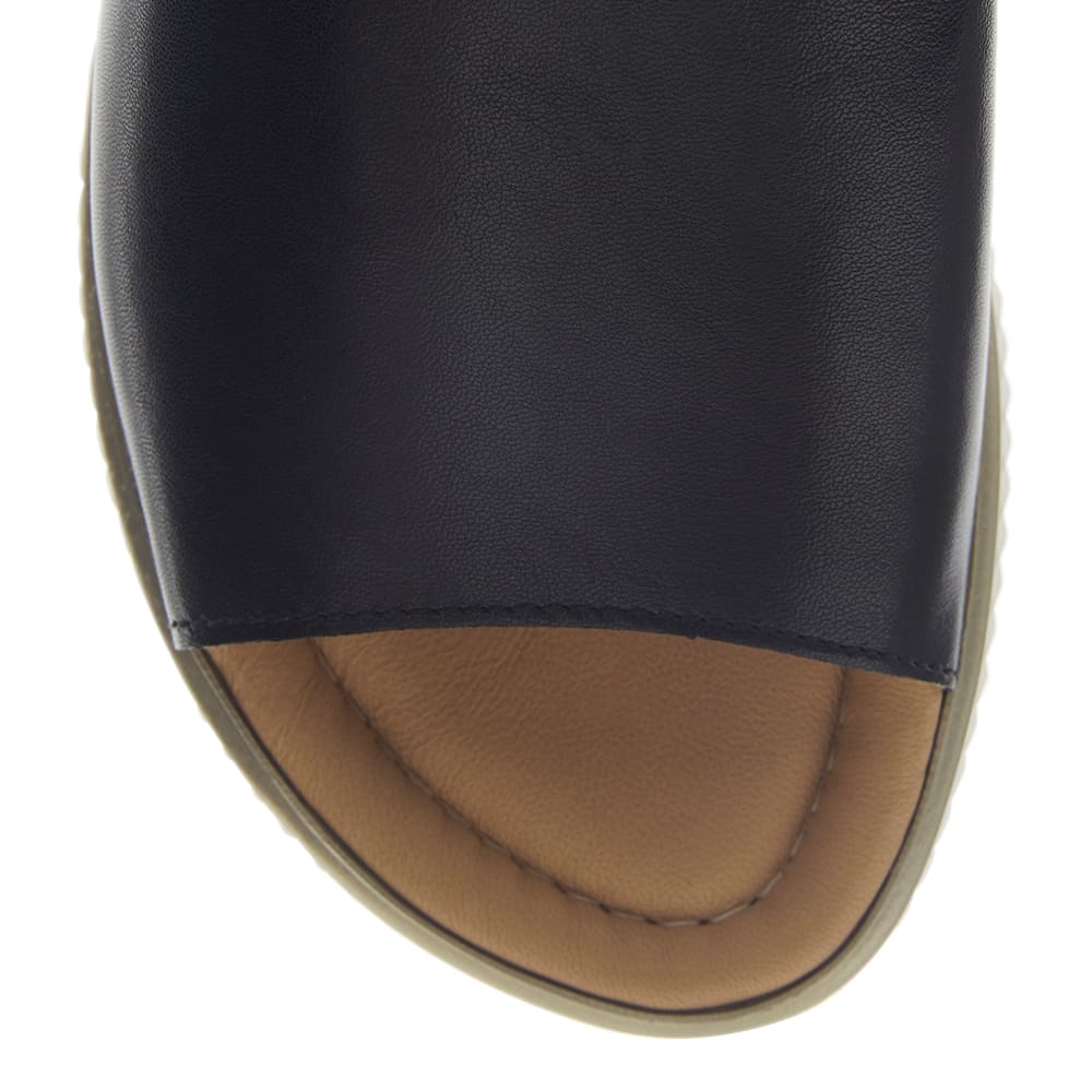 Safari Sandal in Black Leather