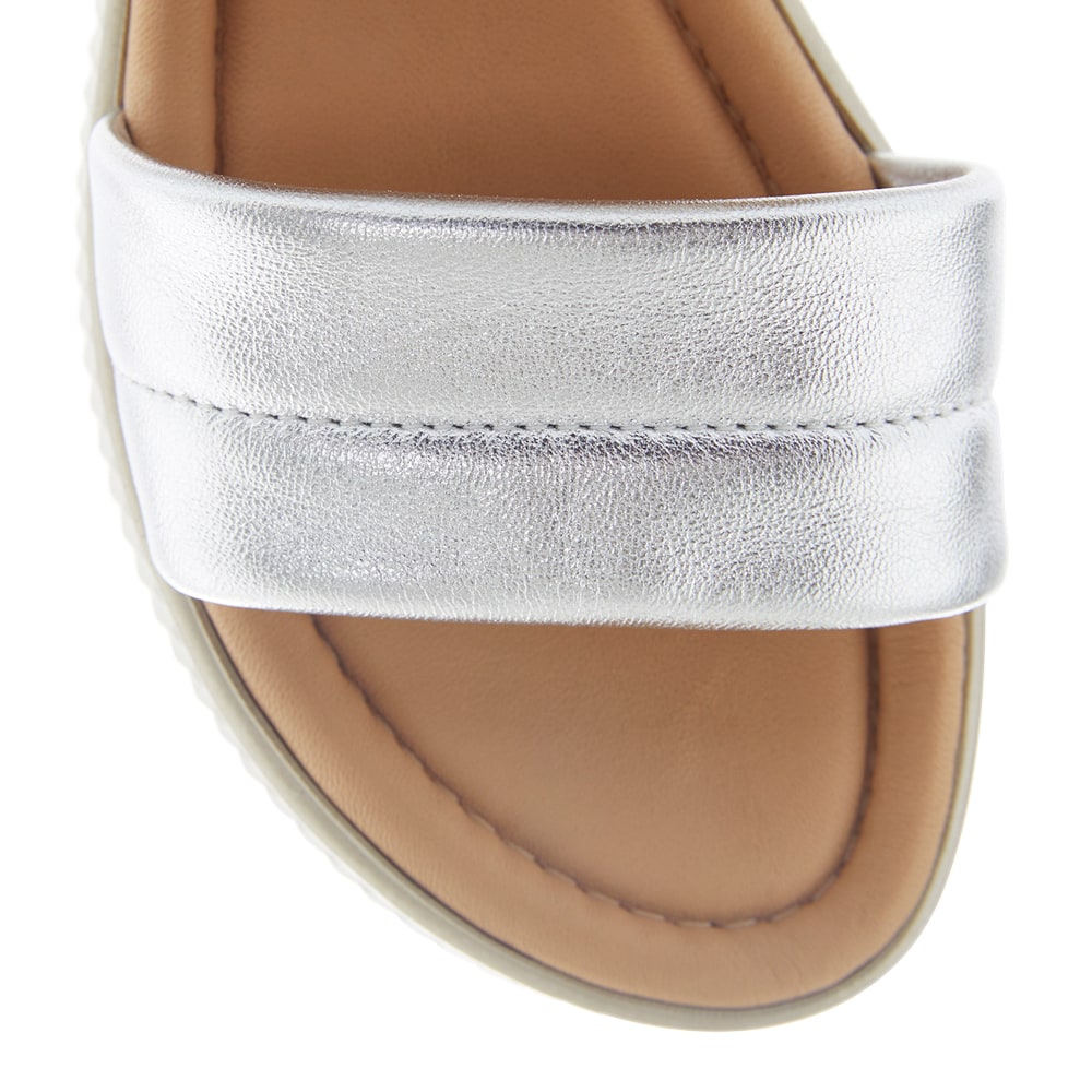 Shift Wedge in White Glove/silver Leather