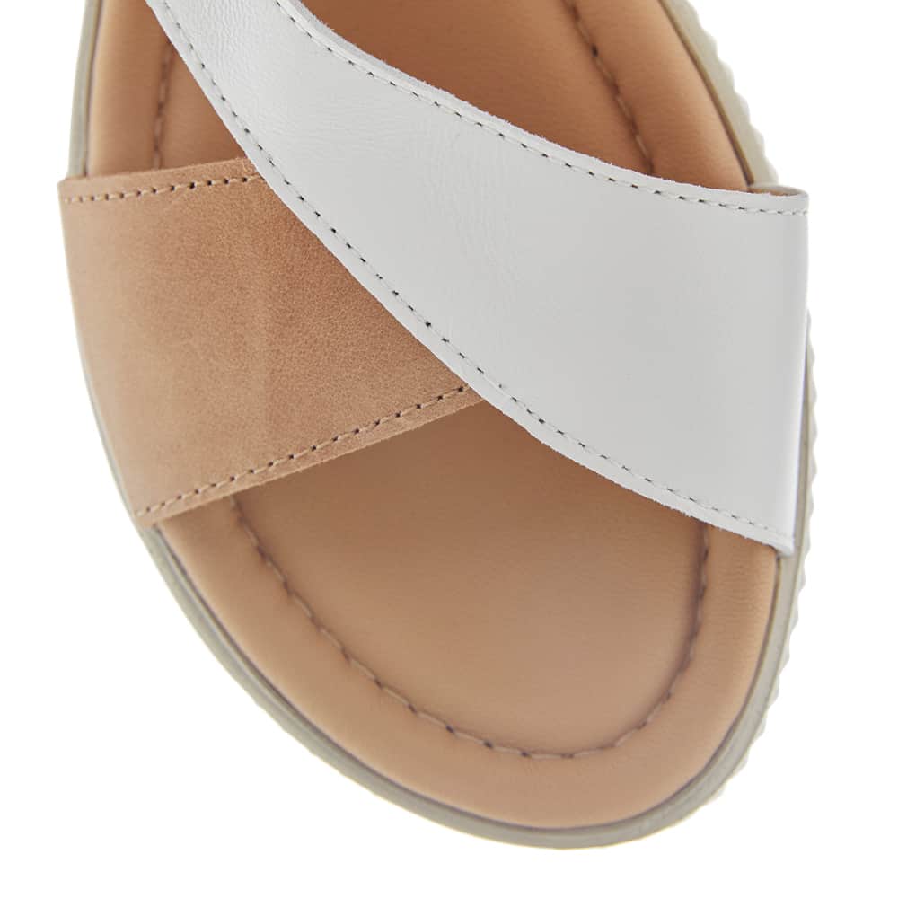 Solo Wedge in Camel Glove/white Leather