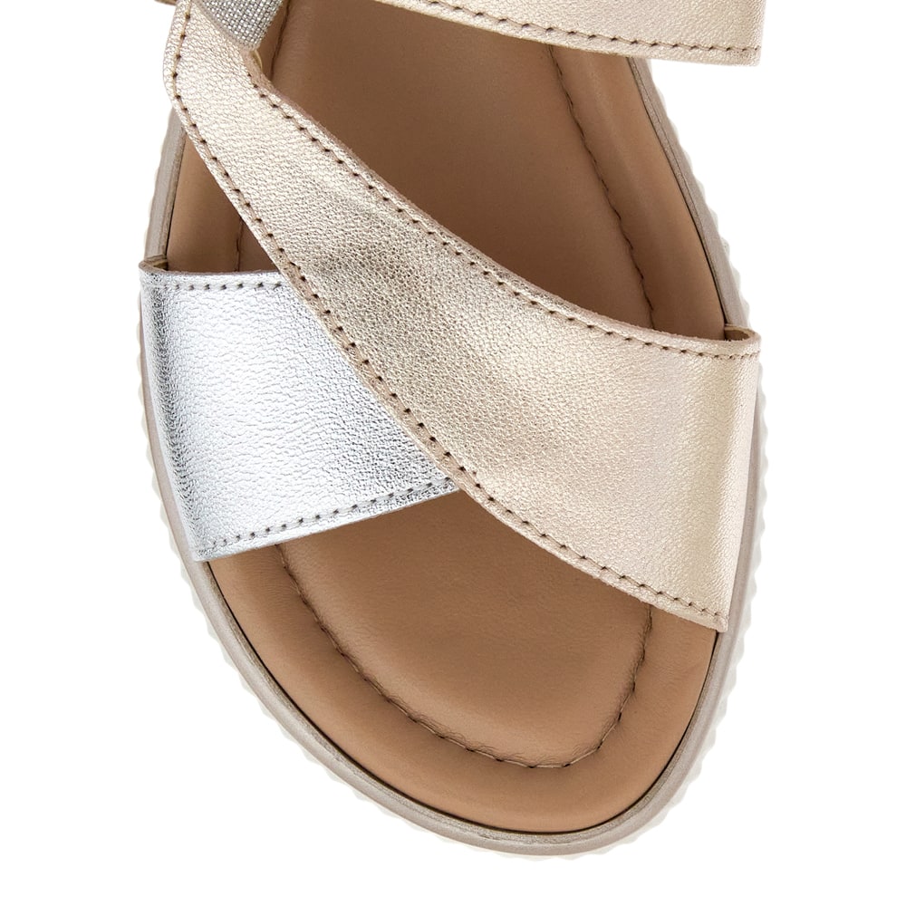 Solo Wedge in Metallic Leather
