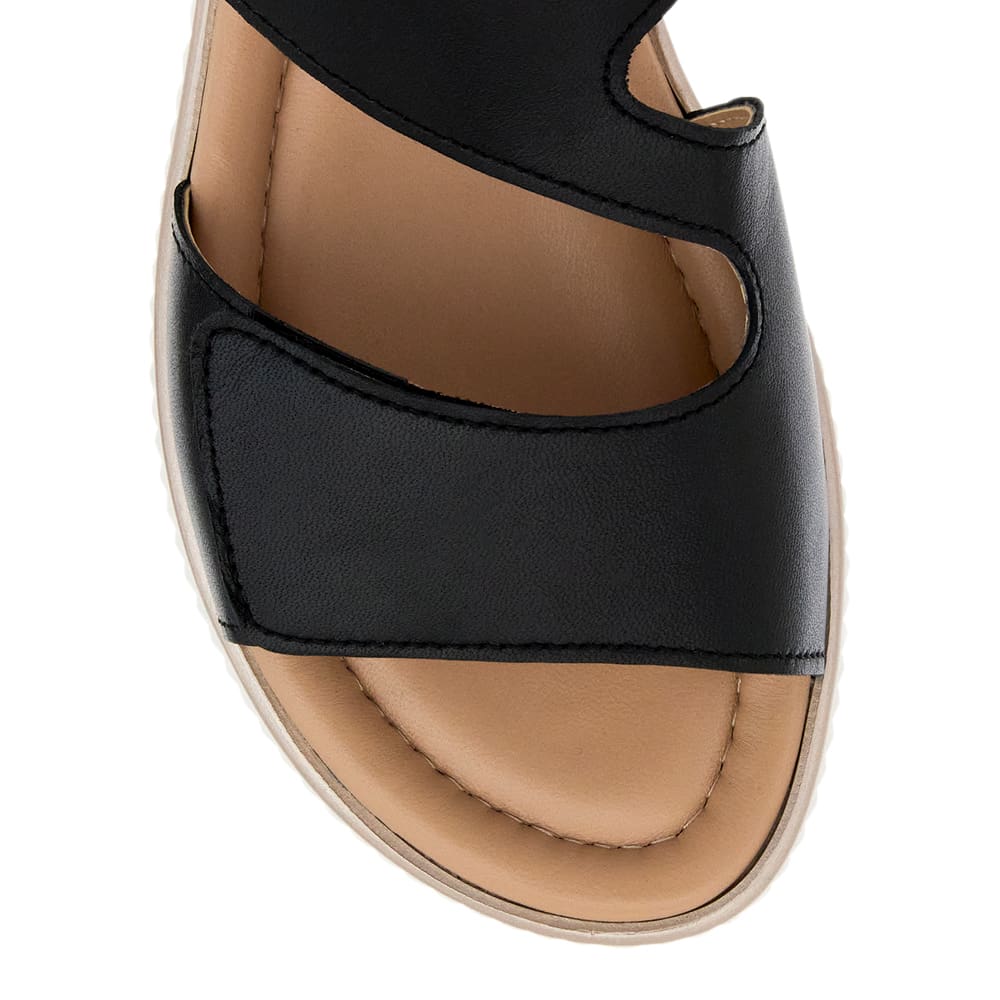 Soraya Wedge in Black Leather