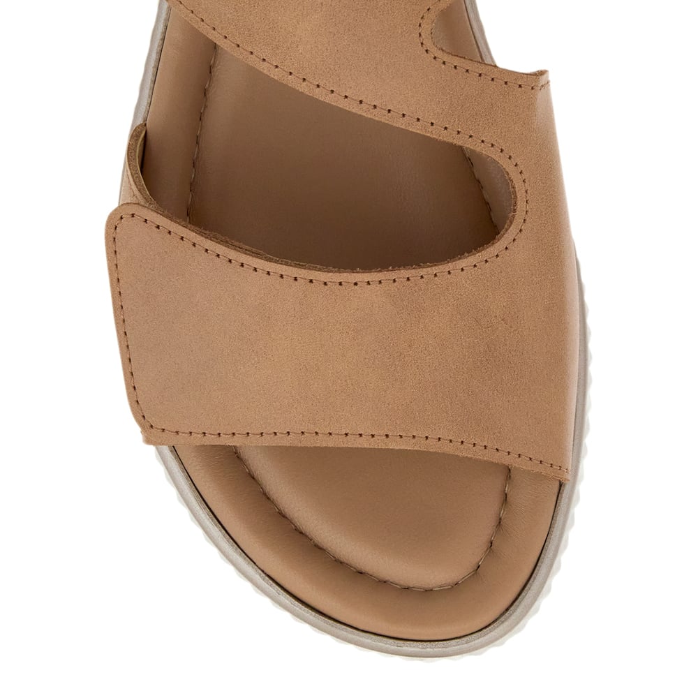 Soraya Wedge in Camel Leather