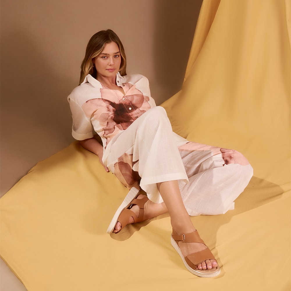 Soraya Wedge in Tan Leather