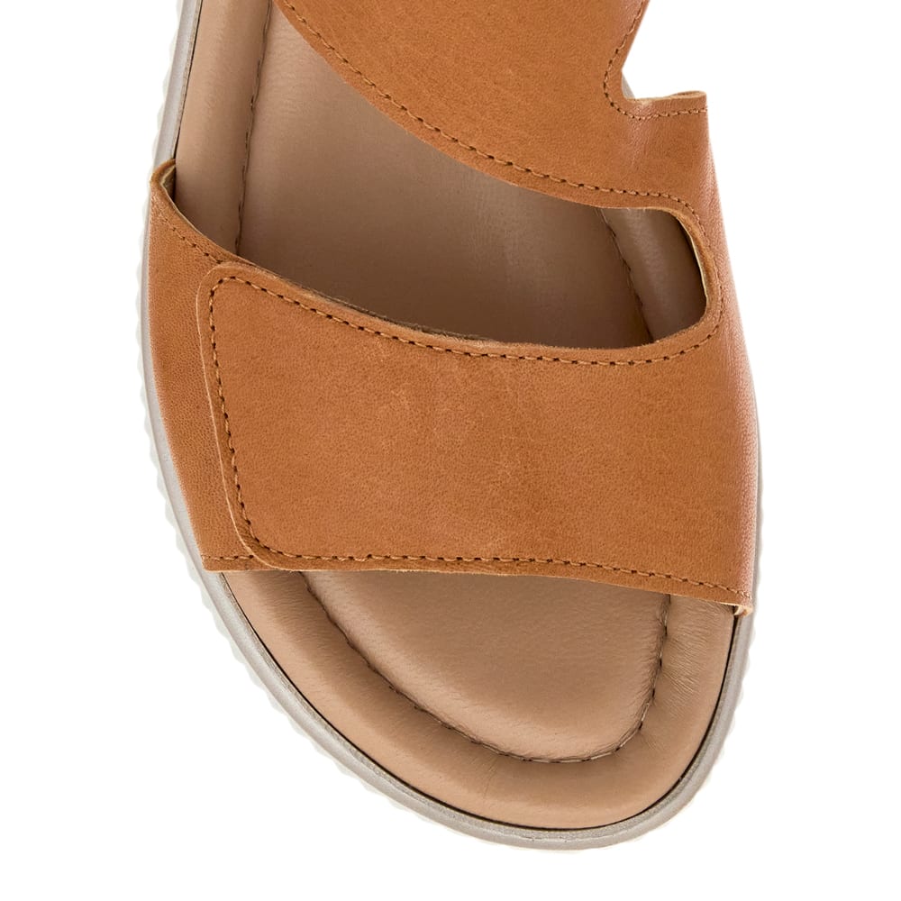 Soraya Wedge in Tan Leather