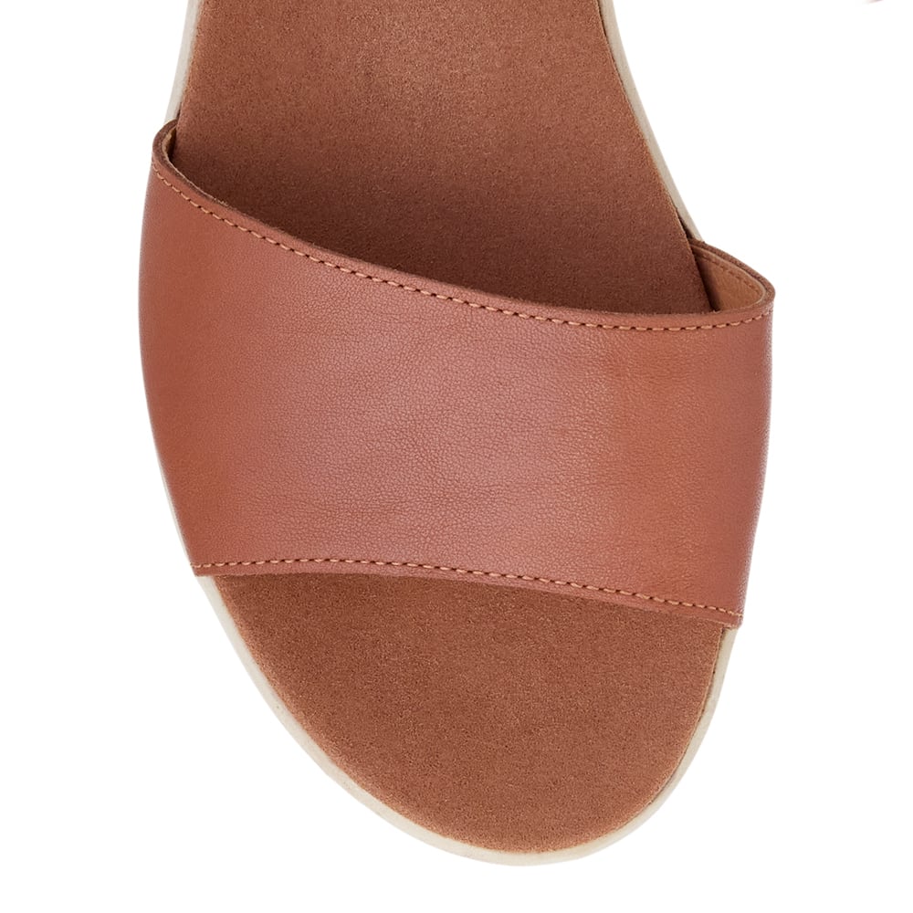 Sybil Wedge in Tan Leather