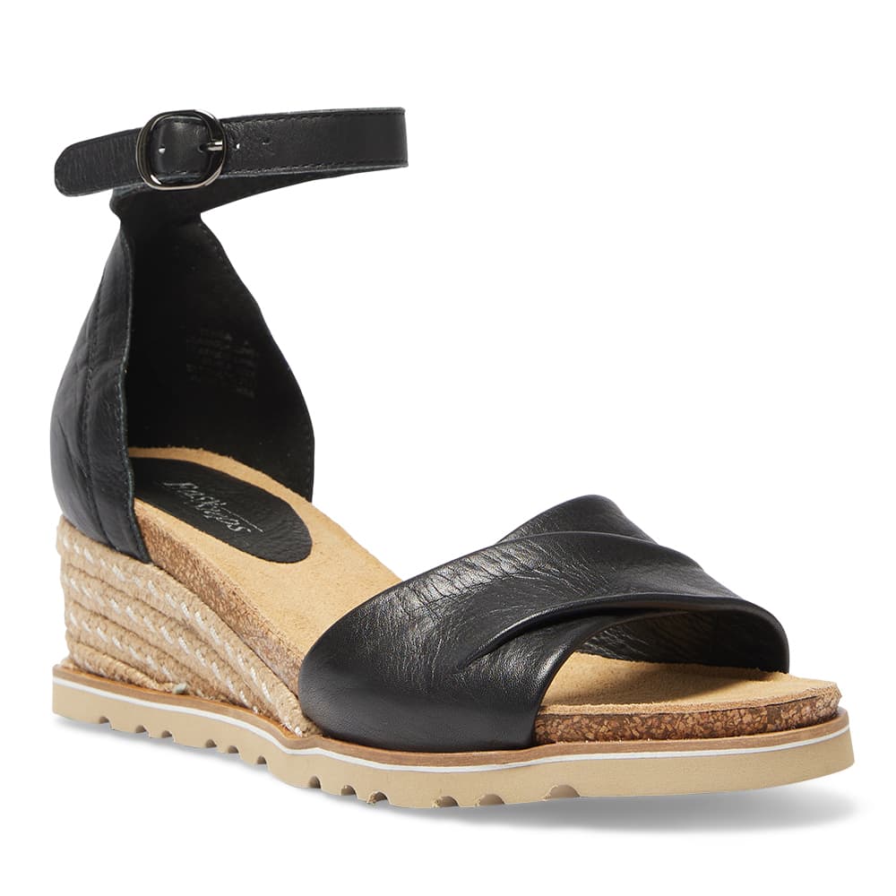 Tora Wedge in Black Leather