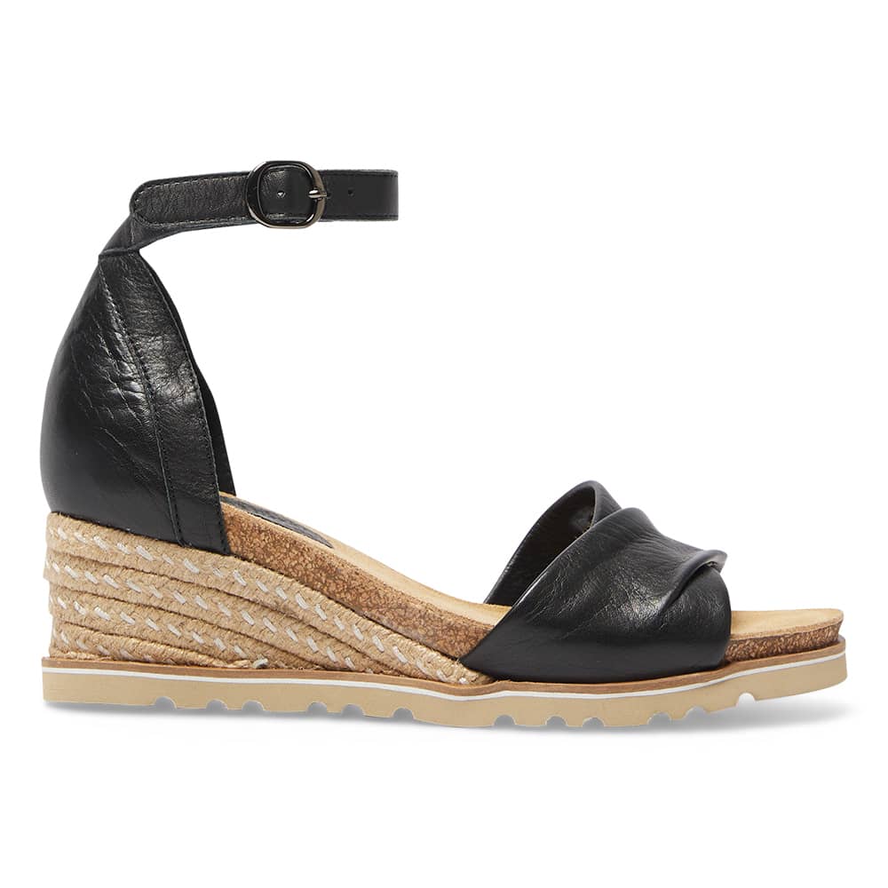 Tora Wedge in Black Leather