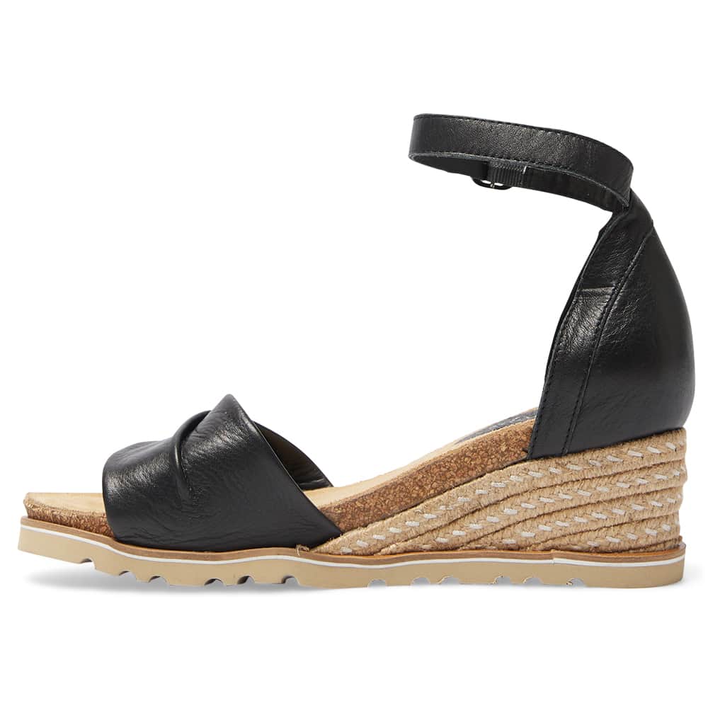 Tora Wedge in Black Leather