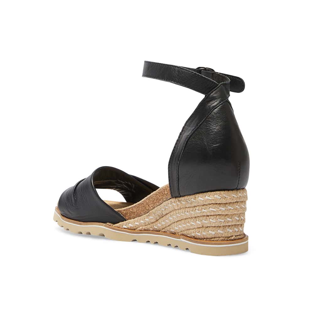 Tora Wedge in Black Leather
