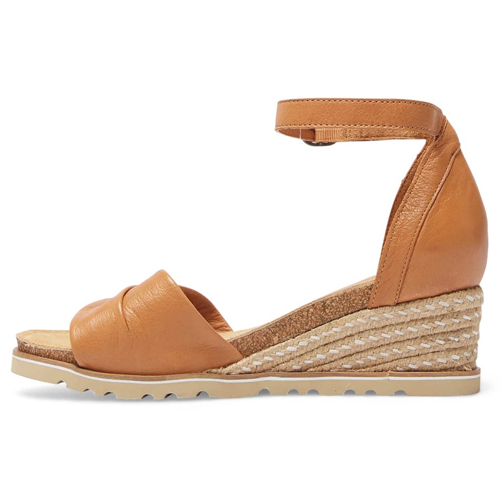 Tora Wedge in Tan Leather
