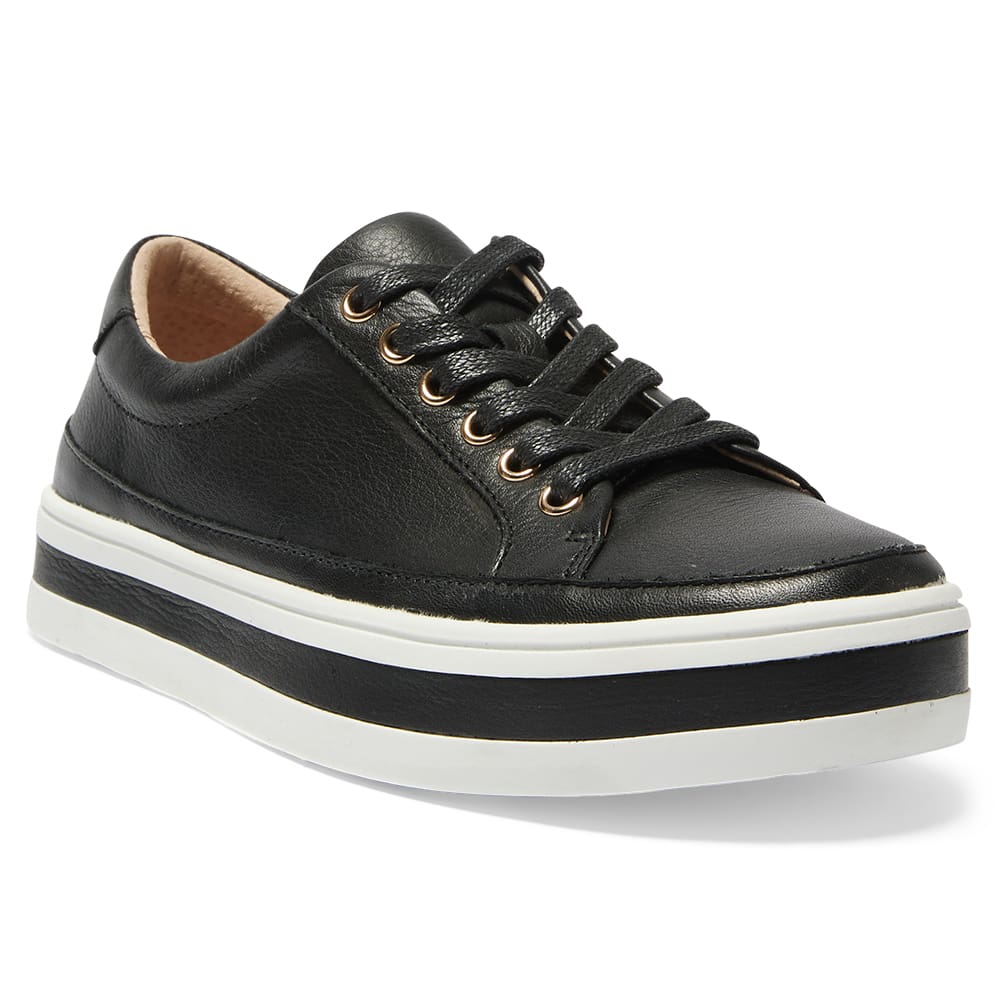 Uruguay Sneaker in Black Leather