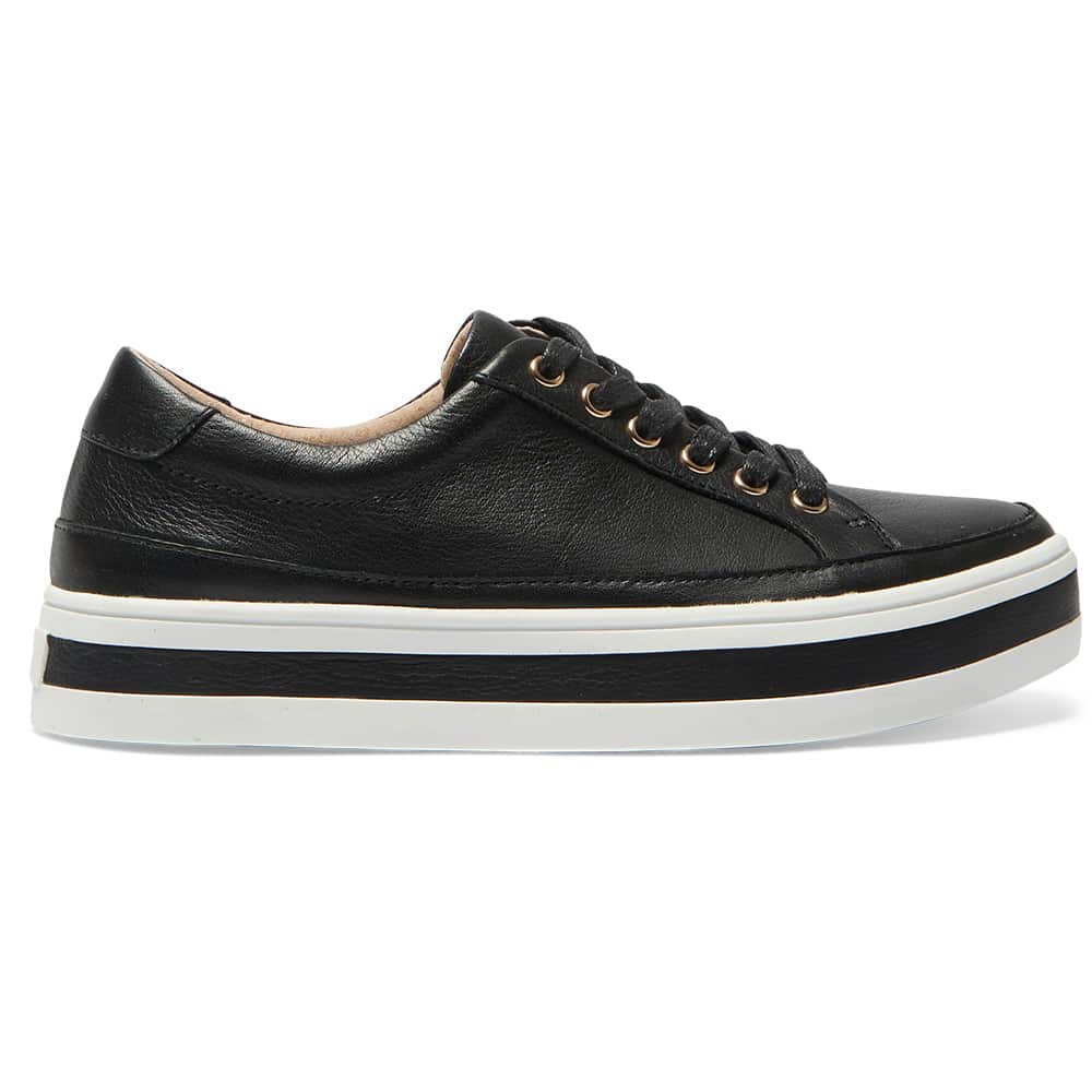 Uruguay Sneaker in Black Leather