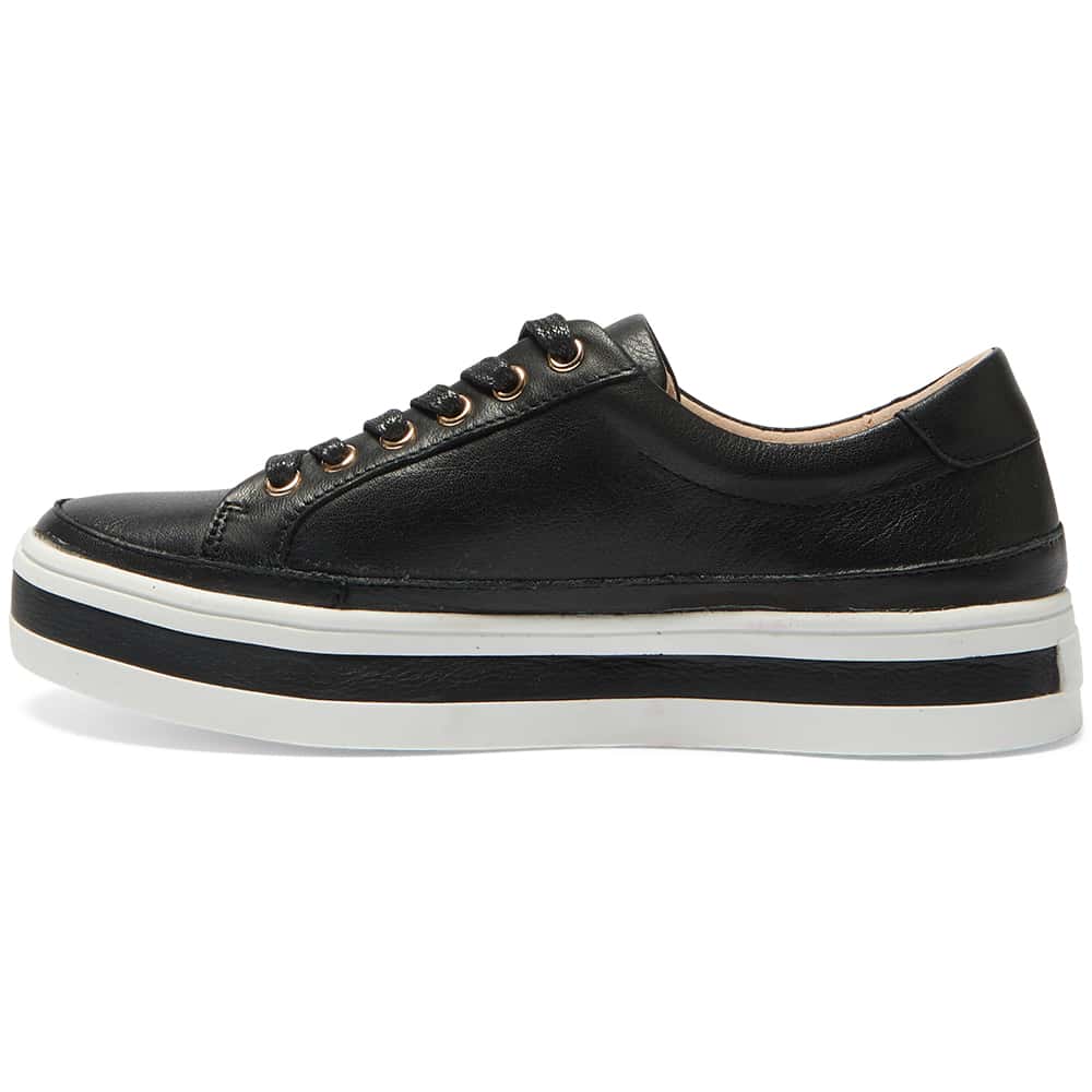 Uruguay Sneaker in Black Leather