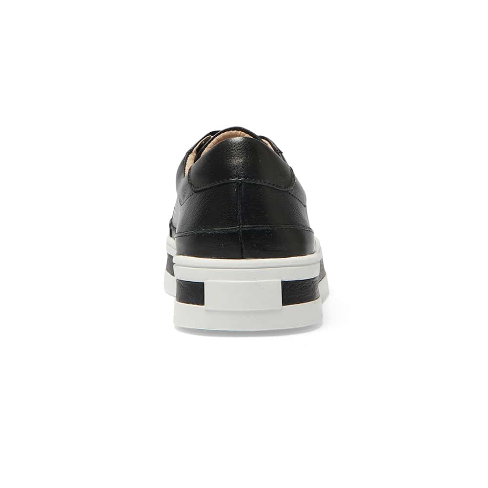 Uruguay Sneaker in Black Leather