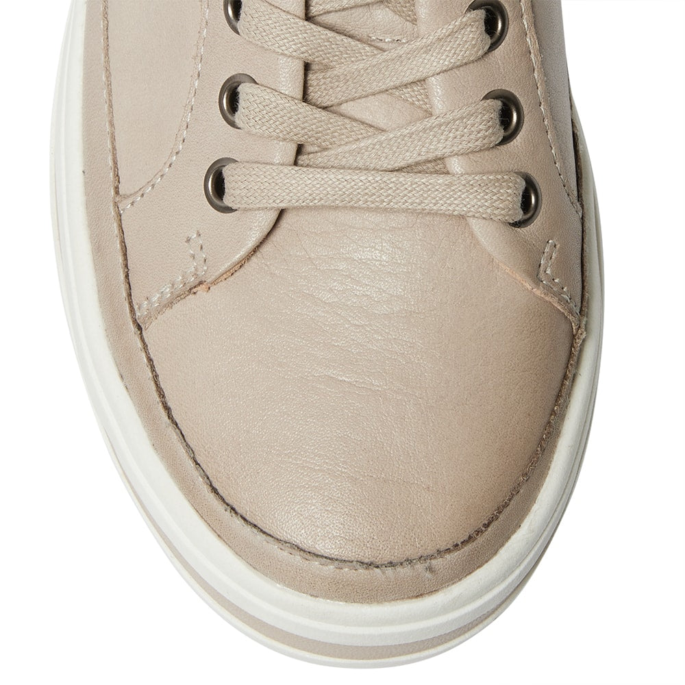 Uruguay Sneaker in Light Grey Leather