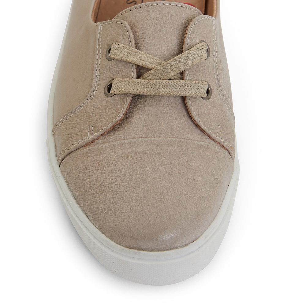 Vectra Sneaker in Light Grey Leather