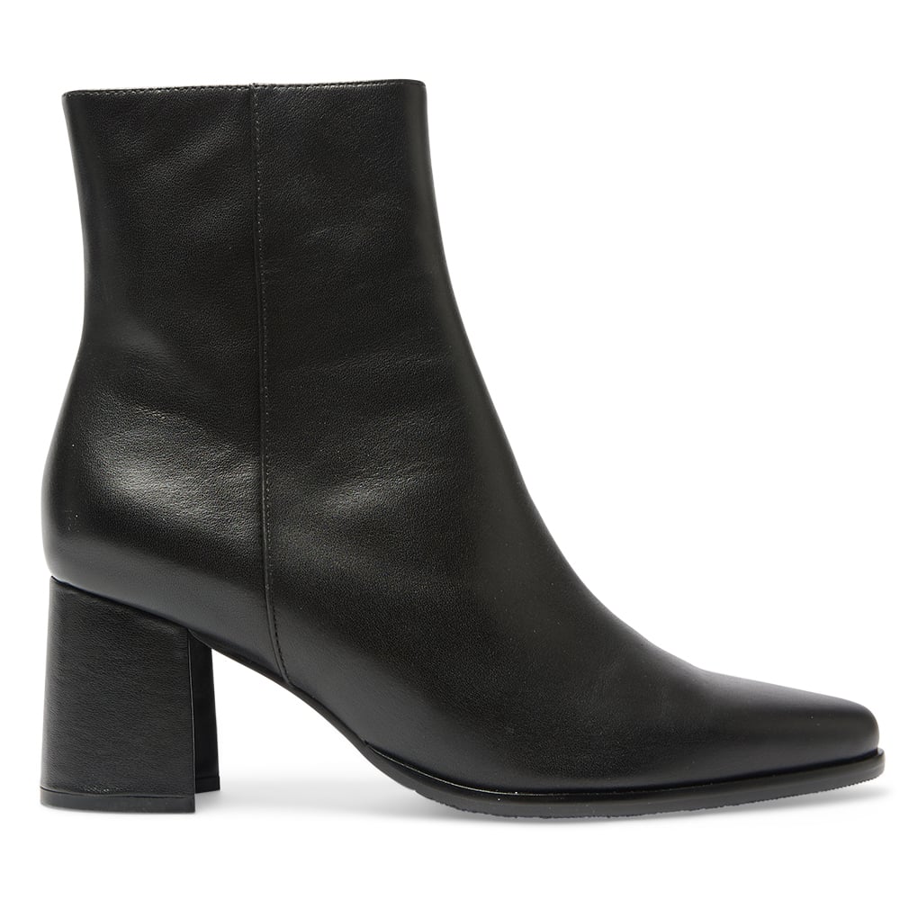 Avenue Boot in Black Leather
