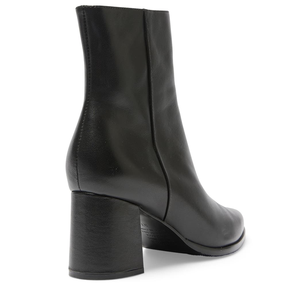 Avenue Boot in Black Leather