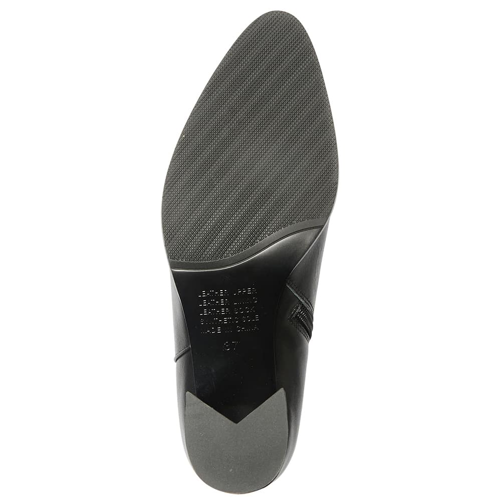 Avenue Boot in Black Leather
